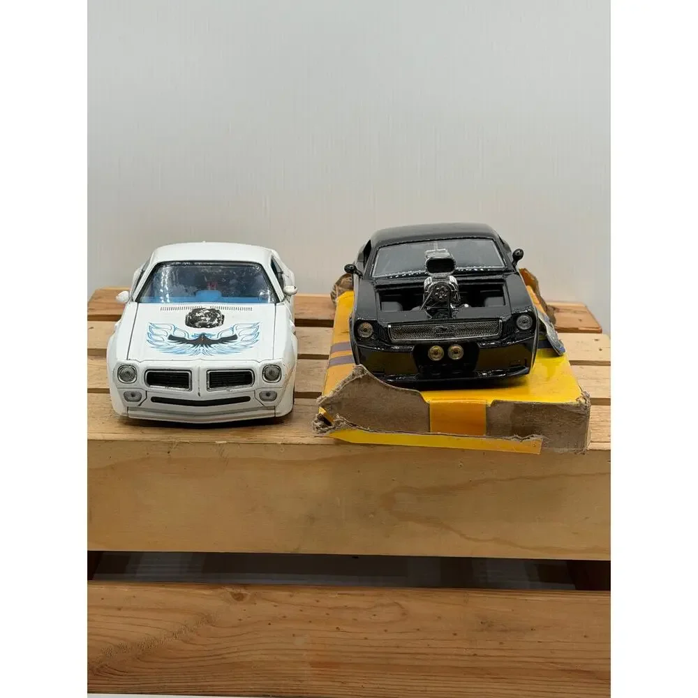 Jada Toys Bigtime Muscle Lot:1972 Pontiac Trans Am/1965 Ford Mustang(1/24 Scale)